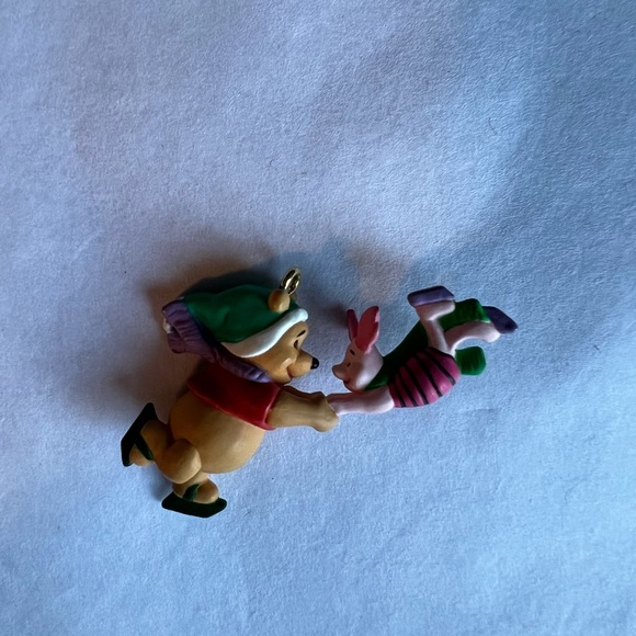 Hallmark Keepsake Ornament. Skating with Pooh. - Picture 6 of 10
